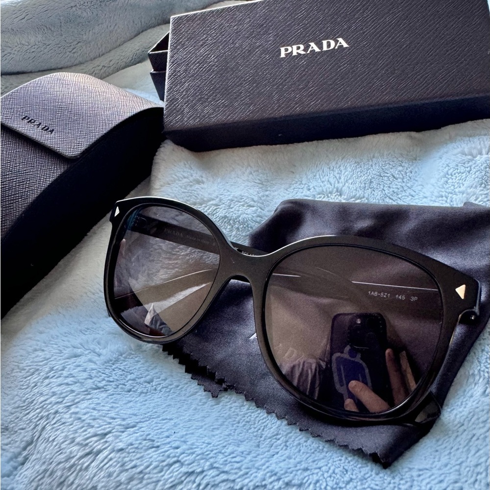 Prada Round Sunglasses SPR 22Z - Picture 1 of 6
